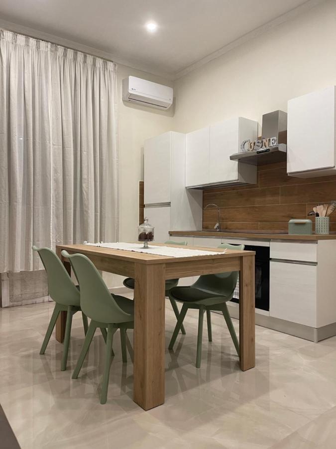 Miracles On 32Th Street Apartment Naples Exterior photo